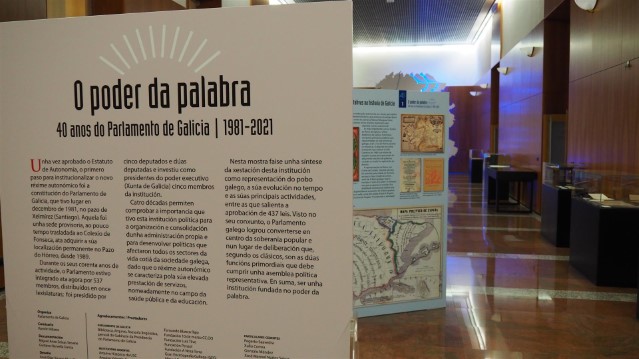 Recala en Ourense unha exposición sobre os 40 anos de historia do Parlamento de Galicia